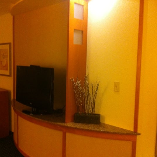 Foto scattata a Fairfield Inn &amp; Suites Indianapolis Northwest da Tada Y. il 1/5/2012