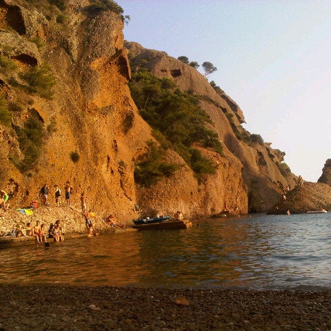 Photo taken at Calanque de Figuerolles by Sofiene S. on 8/13/2012