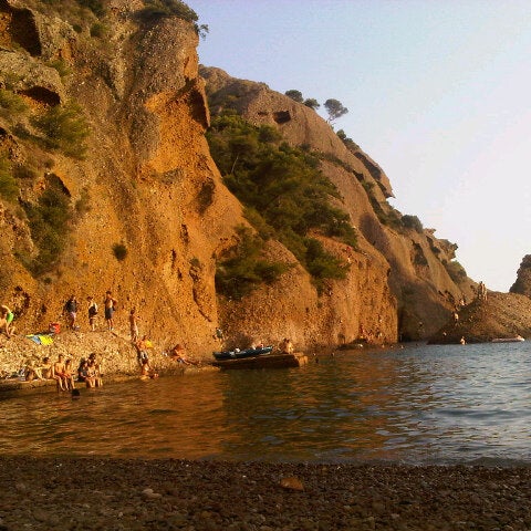 Foto tomada en Calanque de Figuerolles  por Sofiene S. el 8/13/2012