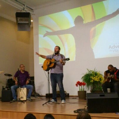 Photo prise au Comunidade Adventista da Vila Olímpia par Dayane L. le4/14/2012