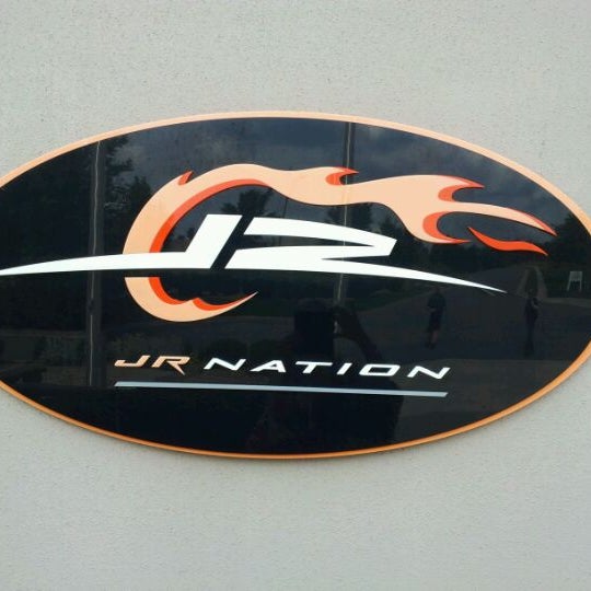 Das Foto wurde bei JR Motorsports von Jane S. am 5/17/2012 aufgenommen