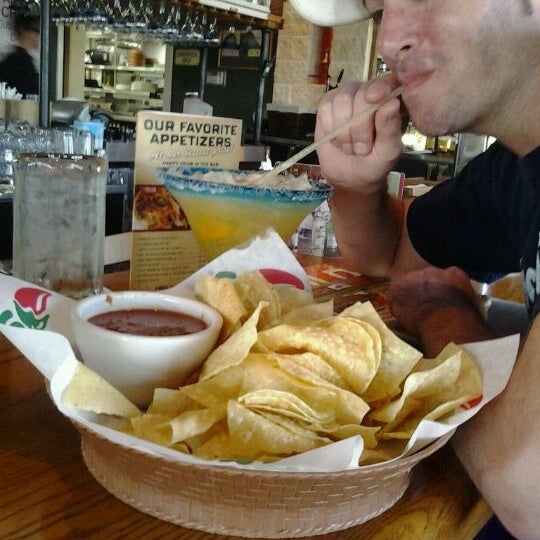 Photo taken at Chili&#39;s Grill &amp; Bar by Tia L. on 11/9/2011