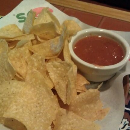 Photo taken at Chili&#39;s Grill &amp; Bar by Benny on 2/7/2012