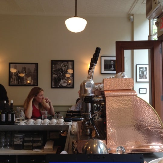 6/10/2012 tarihinde David I.ziyaretçi tarafından Cafe Minerva'de çekilen fotoğraf