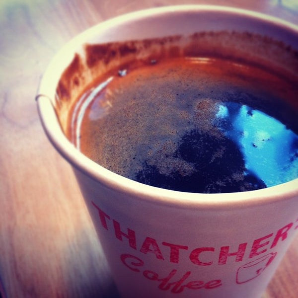 รูปภาพถ่ายที่ Thatcher&#39;s Coffee โดย Greg D. เมื่อ 5/1/2012