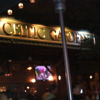 รูปภาพถ่ายที่ Celtic Gardens โดย Sonny S. เมื่อ 8/4/2012