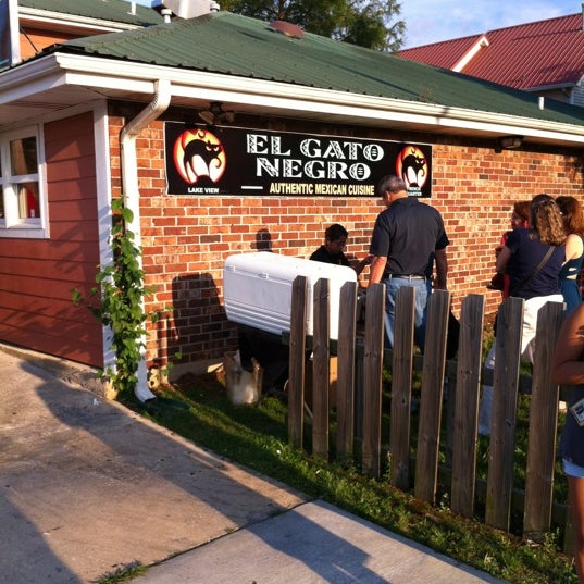 รูปภาพถ่ายที่ El Gato Negro โดย Norm G. เมื่อ 5/5/2012