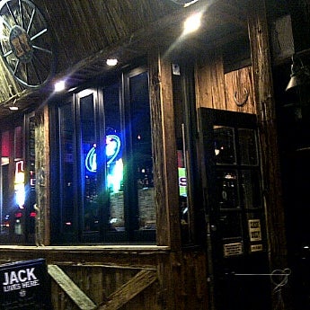รูปภาพถ่ายที่ Honky Tonk Tavern โดย Derek V. เมื่อ 11/27/2011