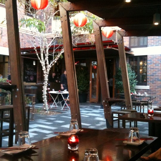 Foto tirada no(a) Libertine Bar &amp; Restaurant por Kate F. em 10/1/2011
