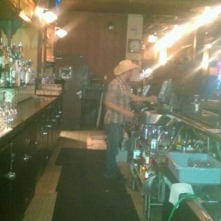 Foto scattata a The Bourbon da Manny A. il 11/25/2011