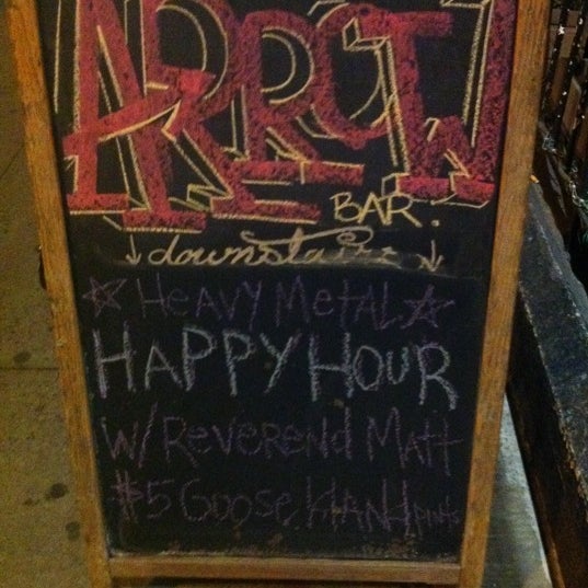 Foto diambil di Arrow Bar oleh Reverend M. pada 2/11/2011
