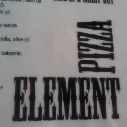 Foto tirada no(a) Element Pizza Bar por Doug V. em 9/1/2011