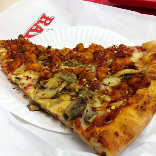 3/20/2011にMikey B.がRay&#39;s Famous Original Pizzaで撮った写真