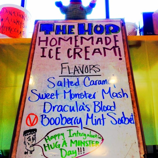 Foto tomada en ZaPow!  por The Hop Ice Cream Cafe el 7/27/2012