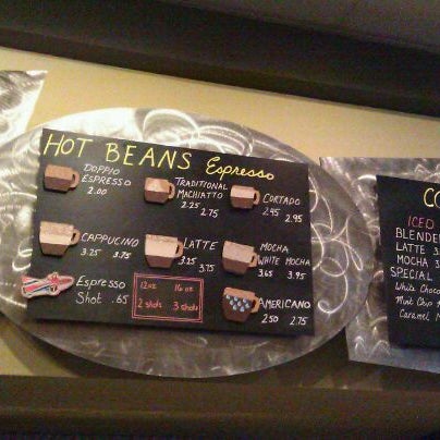 Снимок сделан в Beans Cafe пользователем howard r. 12/2/2011