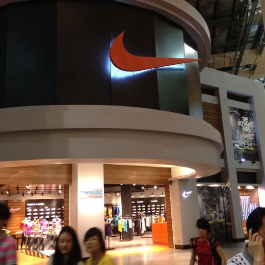 nike mid valley