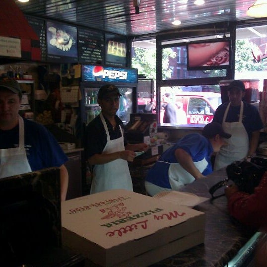 11/9/2011 tarihinde Mina V.ziyaretçi tarafından My Little Pizzeria'de çekilen fotoğraf