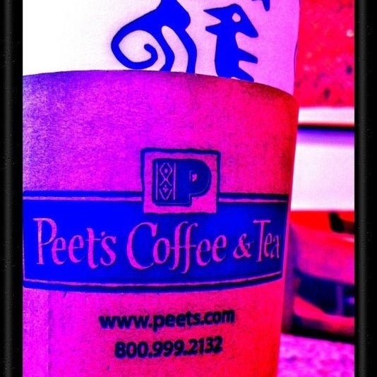 รูปภาพถ่ายที่ Peet&#39;s Coffee &amp; Tea โดย Ernie M. เมื่อ 6/21/2012