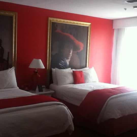 Das Foto wurde bei RED South Beach Hotel von Nika G. am 8/30/2012 aufgenommen