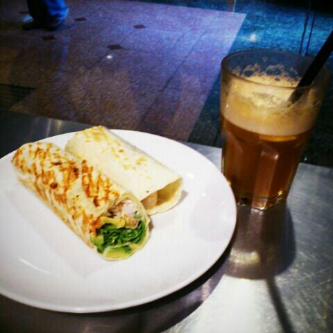Have a cold shrimp wrap when hungry. Super tasty n healthy...