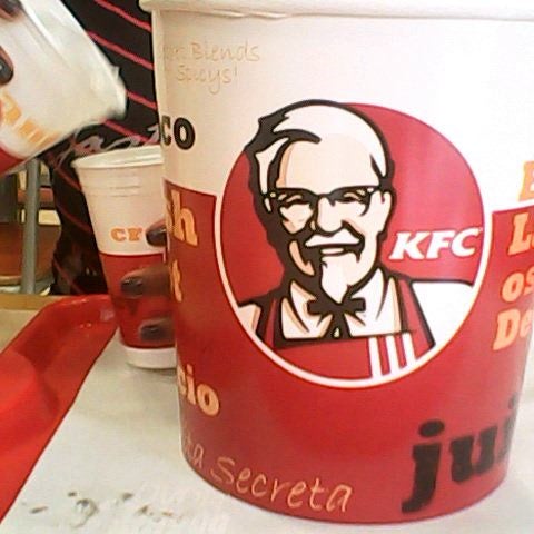 Foto scattata a KFC da Pablo P. il 3/18/2012
