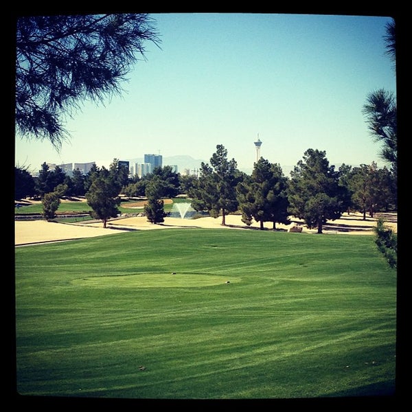 3/10/2012에 Eric T.님이 Desert Pines Golf Club and Driving Range에서 찍은 사진