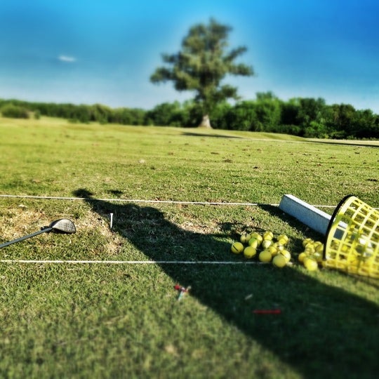 Снимок сделан в ThunderHawk Golf Club пользователем J P. 6/21/2012
