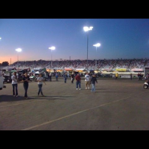 รูปภาพถ่ายที่ Knoxville Raceway โดย Teejay V. เมื่อ 8/21/2011