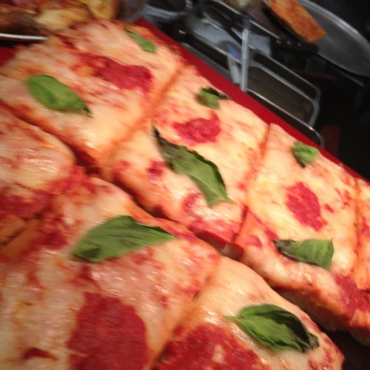 Снимок сделан в Pucci&#39;s Pizza пользователем Charlie305 S. 7/11/2012