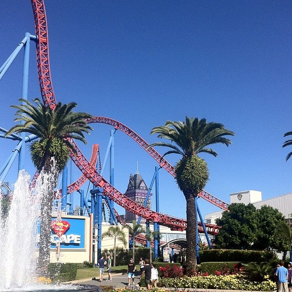 Photo taken at Superman Escape by Jedihomer T. on 5/13/2012