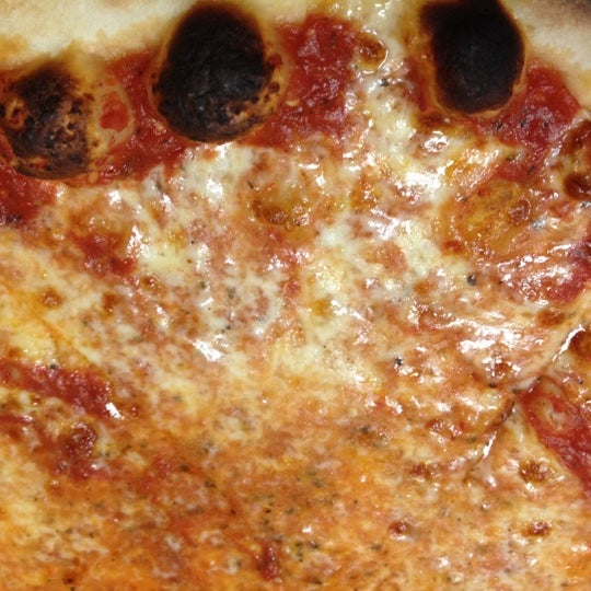 Photo prise au Mr. Pizza Slice par David Y. le8/4/2012