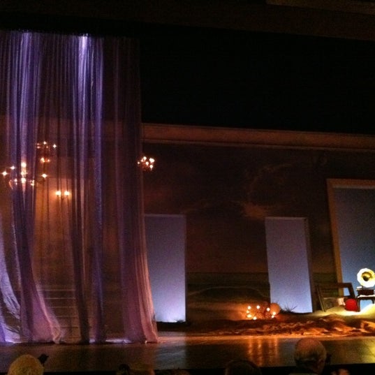 Foto diambil di Westport Country Playhouse oleh Ruchi S. pada 11/5/2011