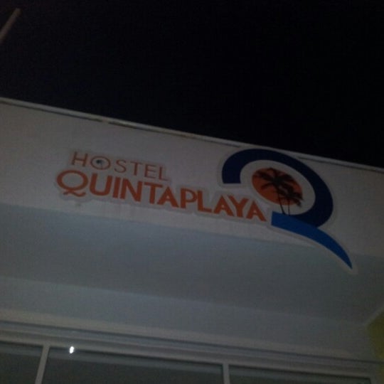 Foto diambil di Hostel Quinta Playa oleh Omer F. pada 9/13/2012
