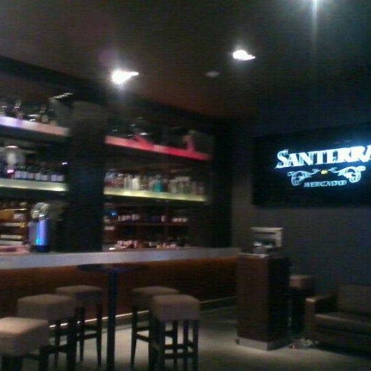 10/1/2011 tarihinde Nicolas L.ziyaretçi tarafından Restaurant Santerra'de çekilen fotoğraf