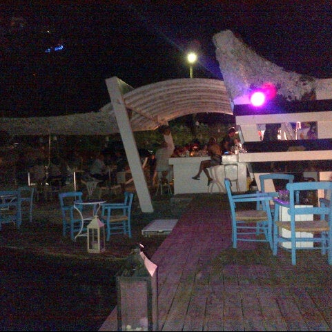 รูปภาพถ่ายที่ Icaros Beach Bar โดย Chong C. เมื่อ 8/16/2012