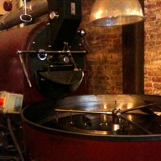 7/16/2011 tarihinde Rowell S.ziyaretçi tarafından Los Gatos Coffee Roasting Company'de çekilen fotoğraf