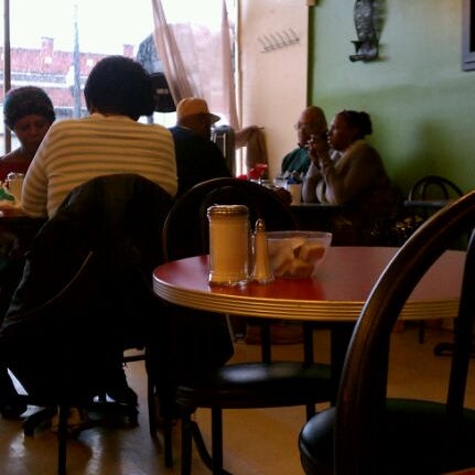 Photo taken at 5 Loaves Eatery by JL J. on 11/22/2011