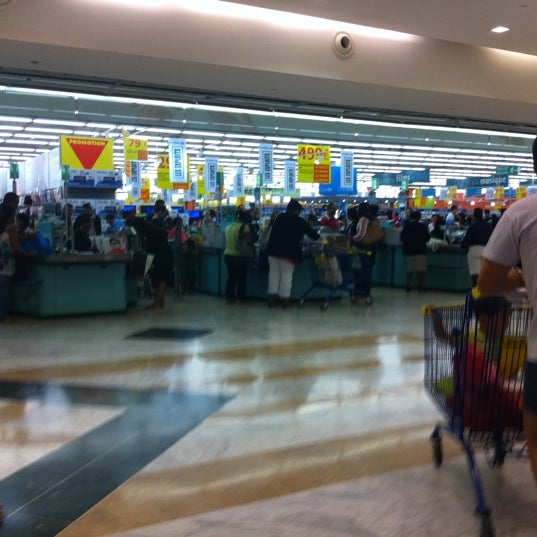 C.C Carrefour SainteClotilde, Saint Denis