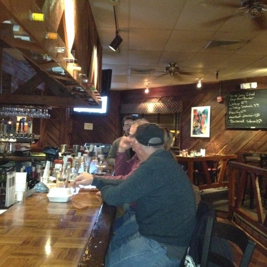 Foto diambil di The Assembly American Bar &amp; Cafe oleh Lee R. pada 4/14/2012