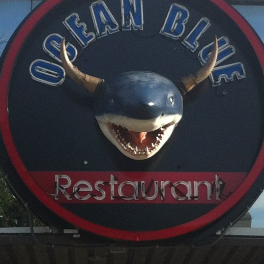 รูปภาพถ่ายที่ Ocean Blue Sushi โดย Danielle V. เมื่อ 8/18/2012