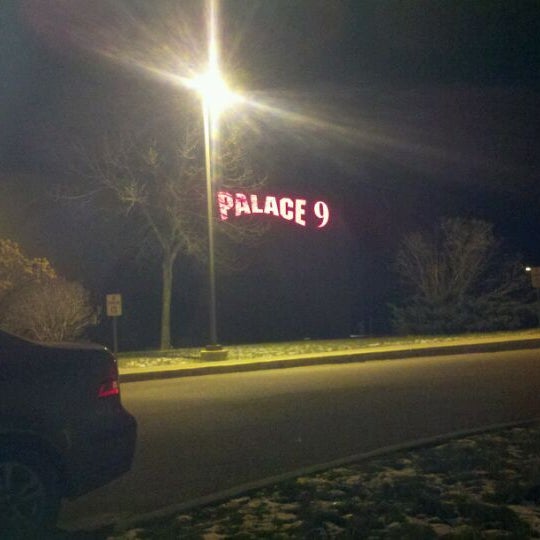 Foto tirada no(a) Palace 9 Cinemas por Matthew P. em 12/9/2011
