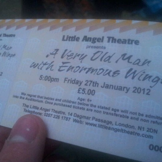 Foto tirada no(a) Little Angel Theatre por Nathan S. em 1/27/2012
