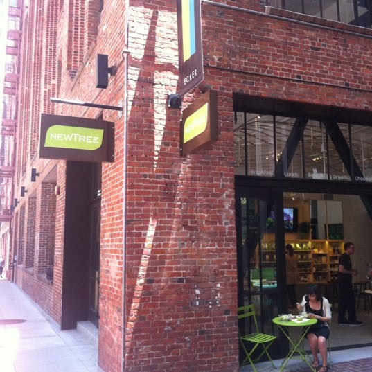 6/20/2012 tarihinde Vincent B.ziyaretçi tarafından NEWTREE Chocolate Café'de çekilen fotoğraf
