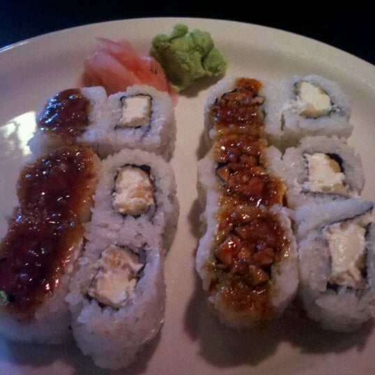 12/28/2011 tarihinde Margaret J.ziyaretçi tarafından Sushi Bites'de çekilen fotoğraf