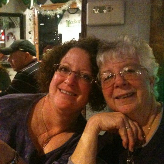 Foto tomada en Mackey&#39;s Steakhouse and Pub  por Anne O. el 1/1/2012