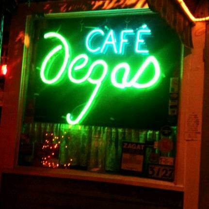 Foto tirada no(a) Cafe Degas por Shelley M. em 1/9/2012