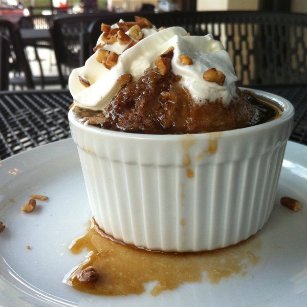 New Orleans bread pudding is made with Gambino’s bread. Smothered in warm praline sauce, this gift is then topped with pecans & whipped cream.