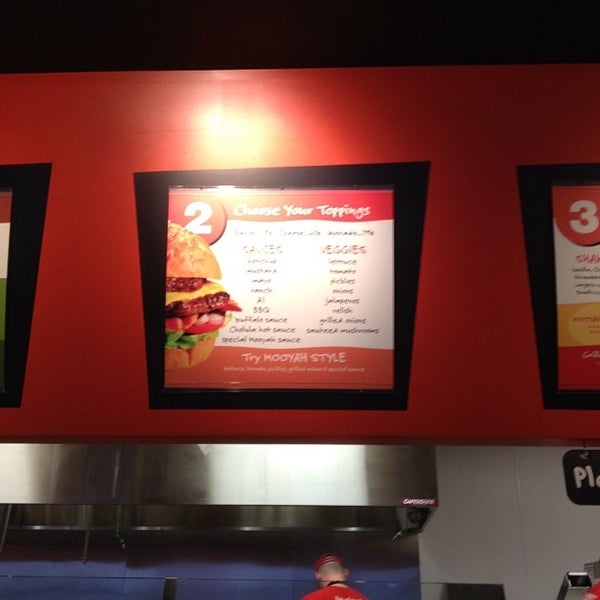 3/2/2012 tarihinde Echo O.ziyaretçi tarafından MOOYAH Burgers, Fries &amp; Shakes'de çekilen fotoğraf