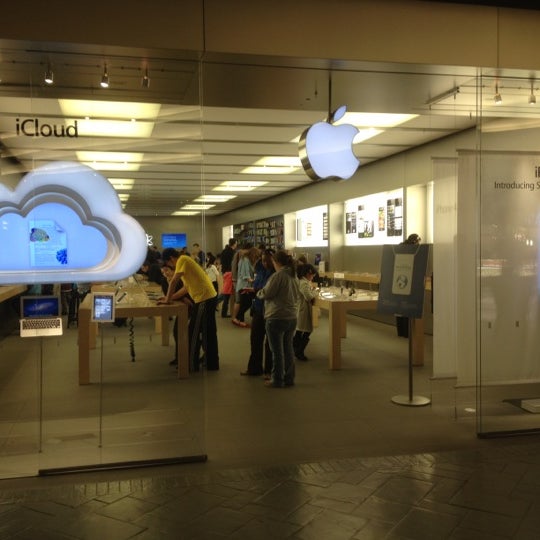 Photos at Apple Lakeside Shopping Center Electronics Store in Metairie