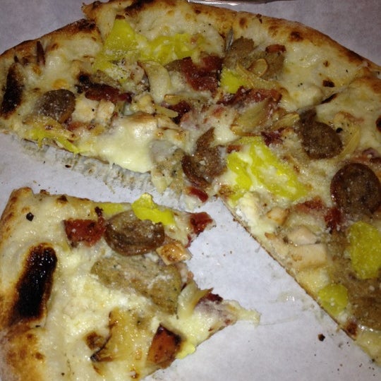 9/1/2012にBrett G.がCustom Built Pizzaで撮った写真